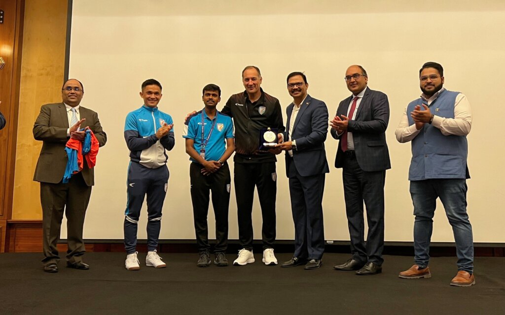 Blue tigers in doha meet indian ambassador to qatar
							1