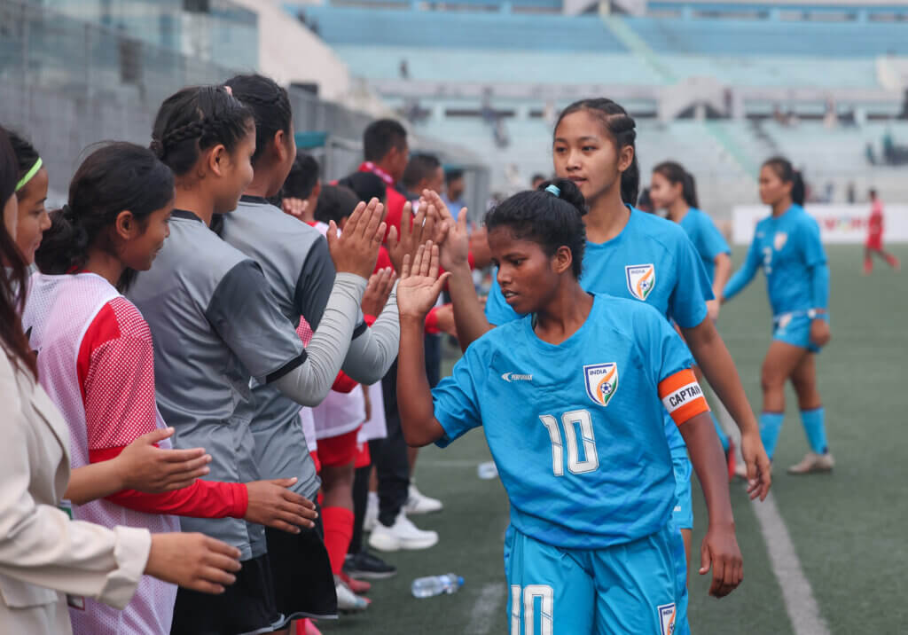 In pictures: young tigresses on the prowl in dhaka
							9