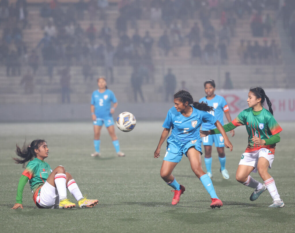 In pictures: young tigresses on the prowl in dhaka
							6