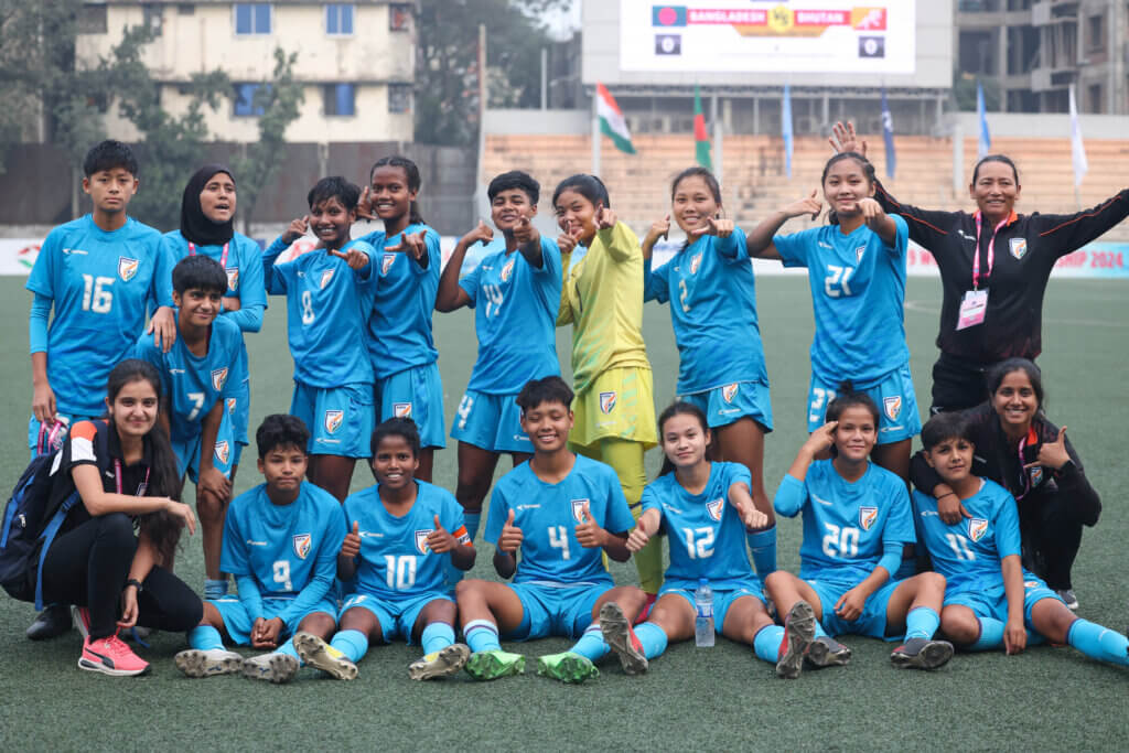 In pictures: young tigresses on the prowl in dhaka
							10