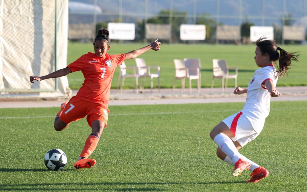 India a match away from turkish women's cup title after hong kong triumph
							2