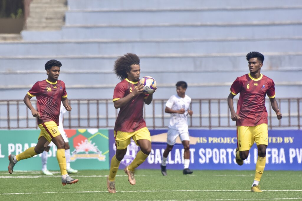 Karnataka come from two down to rescue a point against mizoram; delhi log full points
							1