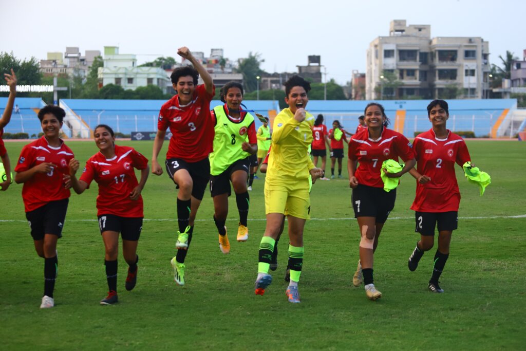 Manipur and haryana set for summit clash at sr women's nfc for rajmata jijabai trophy
							2